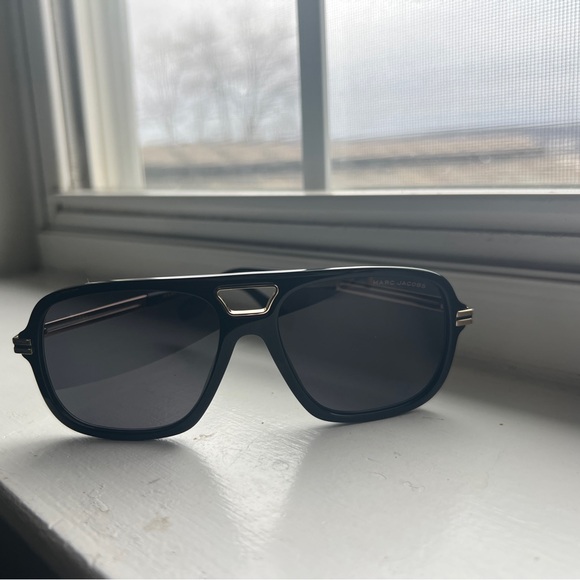 New. Marc Jacobs Black and Gold Aviator Sunglasses unisex - Picture 2 of 6